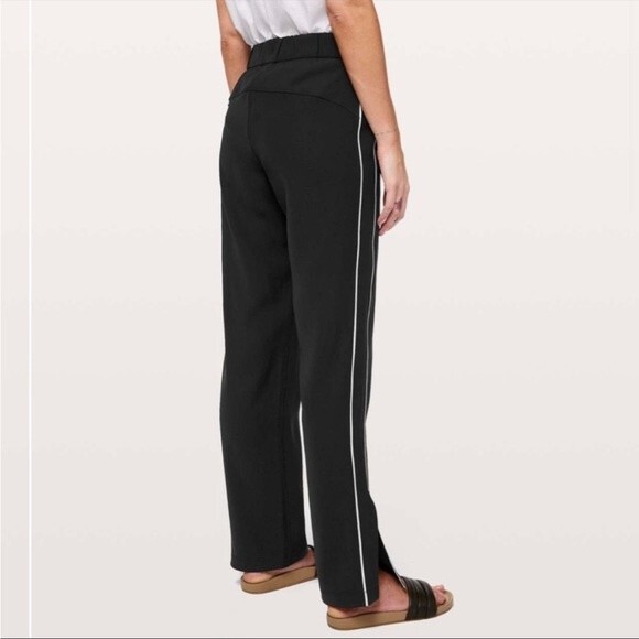 Lululemon On the Right Track Pant in Black 12 NWOT - Picture 2 of 11